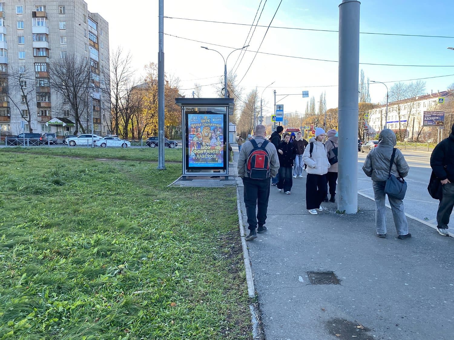Экраны на остановках, бул. Гагарина, 67 (ост. Пермская ярмарка)