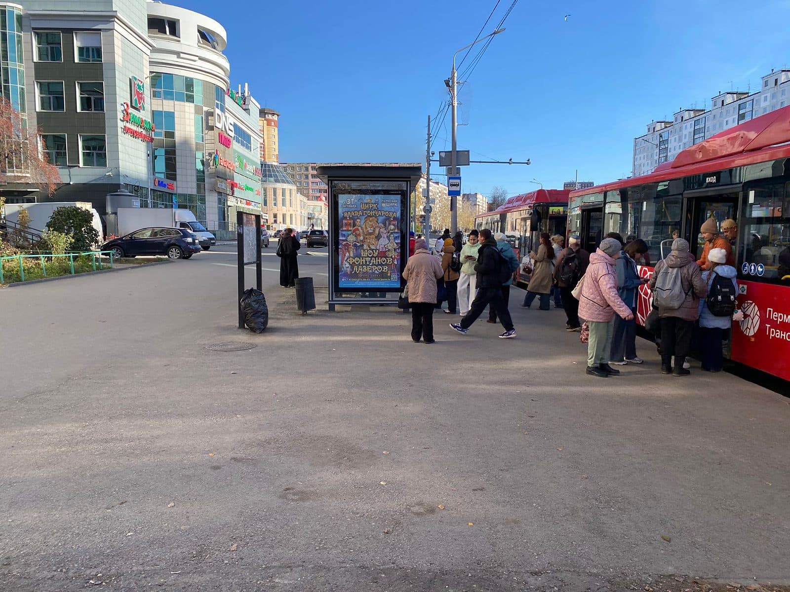 Экраны на остановках, пр. Парковый, 15А (ост. Улица Пожарского)