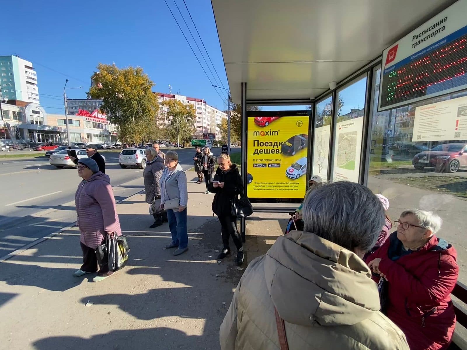 Экраны на остановках, пр. Парковый, 36 (ост. Улица Пожарского)